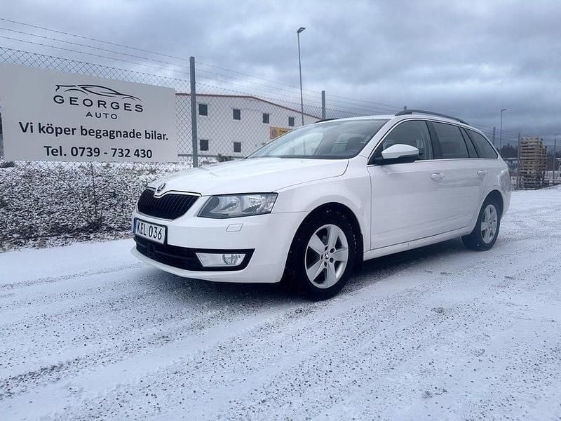Vit Begagnad 2015 Skoda Octavia Ambition Kombi | 75 000 kr (Superpris) - Bild 1/4