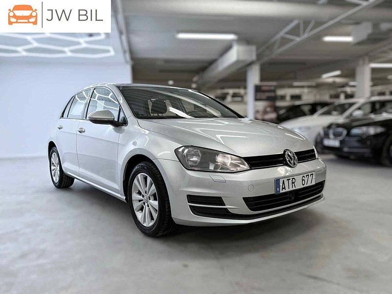 Silver Begagnad 2013 VW Golf VII Halvkombi | 108 900 kr (Marknadspris) - Bild 1/4