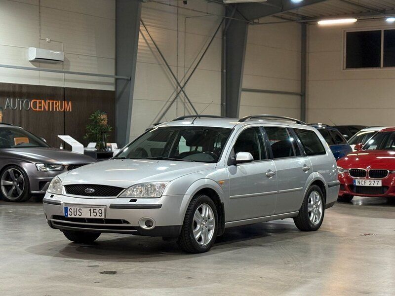Ljusgrå (grå) Begagnad 2001 Ford Mondeo Kombi | 14 900 kr (Marknadspris) - Bild 1/4