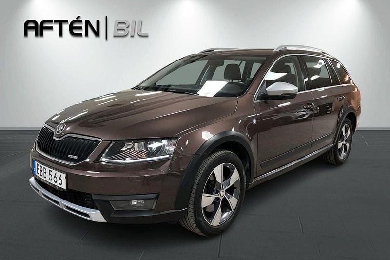 Mörkbrun Begagnad 2016 Skoda Octavia Scout Kombi | 164 900 kr (Bra pris) - Bild 1/3