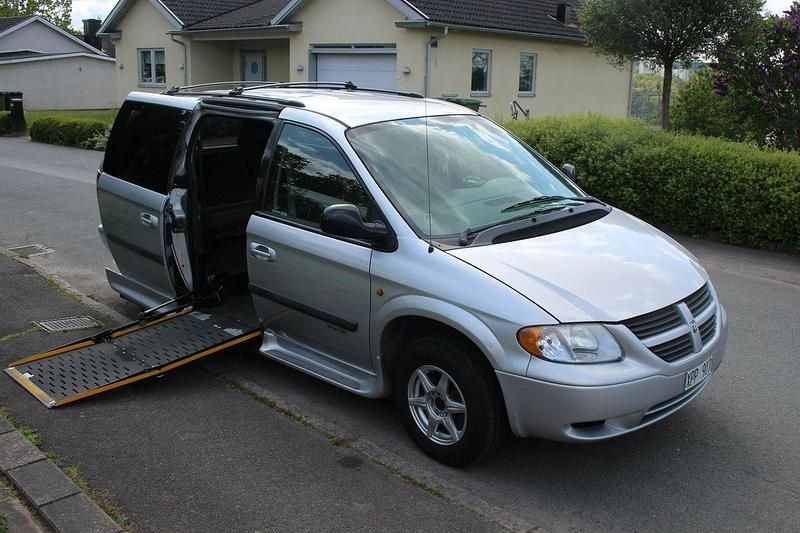 Silver Begagnad 2005 Dodge Grand Caravan Minibuss | 25 000 kr - Bild 1/4