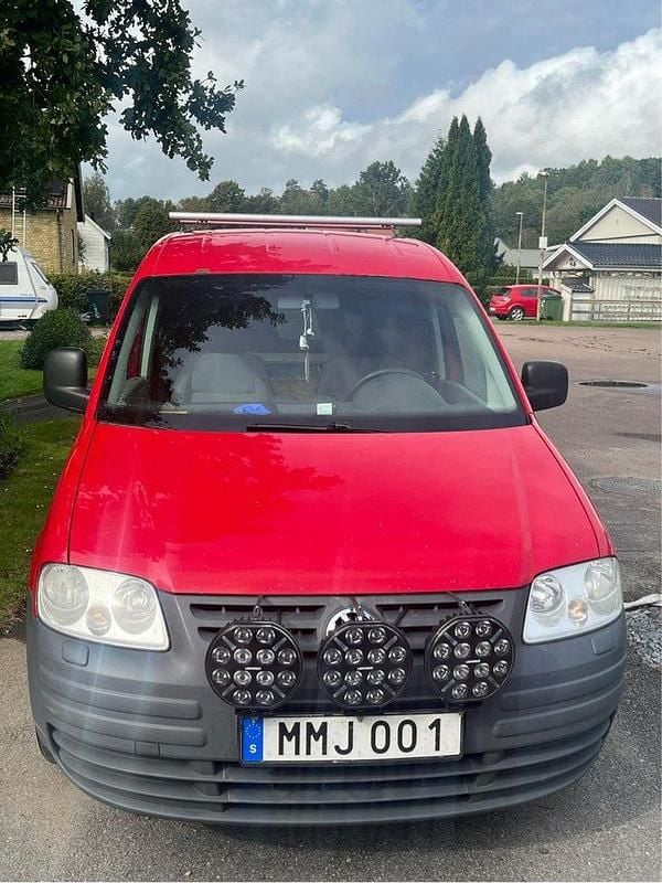 Röd Begagnad 2008 VW Caddy Minibuss | 37 000 kr (Marknadspris) - Bild 1/4