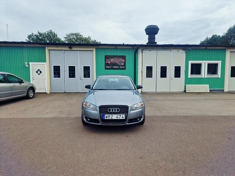 Grå Begagnad 2005 Audi A4 Comfort Sedan | 39 900 kr (Marknadspris) - Bild 1/4