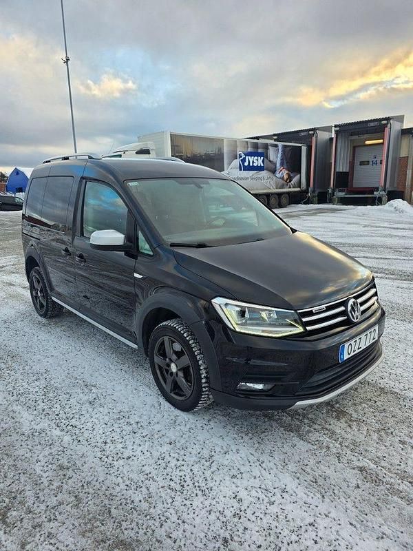 Begagnad VW Caddy 150 HK (110 kW) 2016 Svart Minibuss