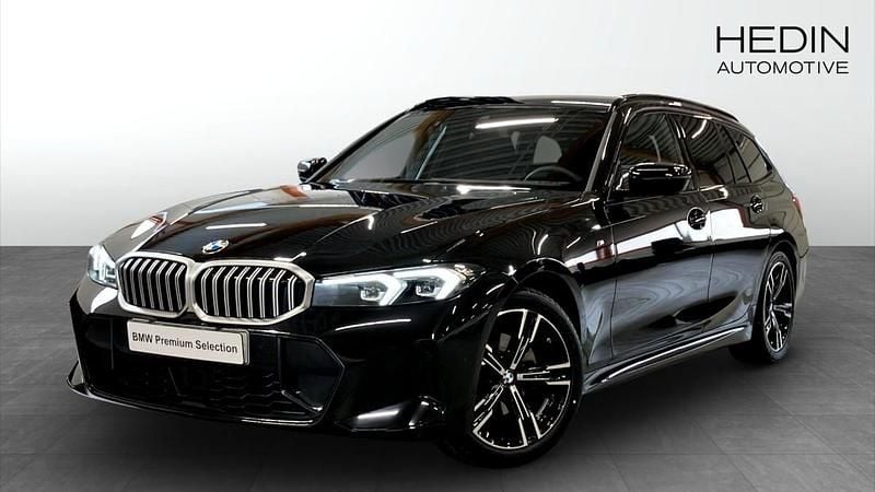 Svart (black) Begagnad 2024 BMW 320 M Sport Kombi | 488 700 kr (Dyr) - Bild 1/4