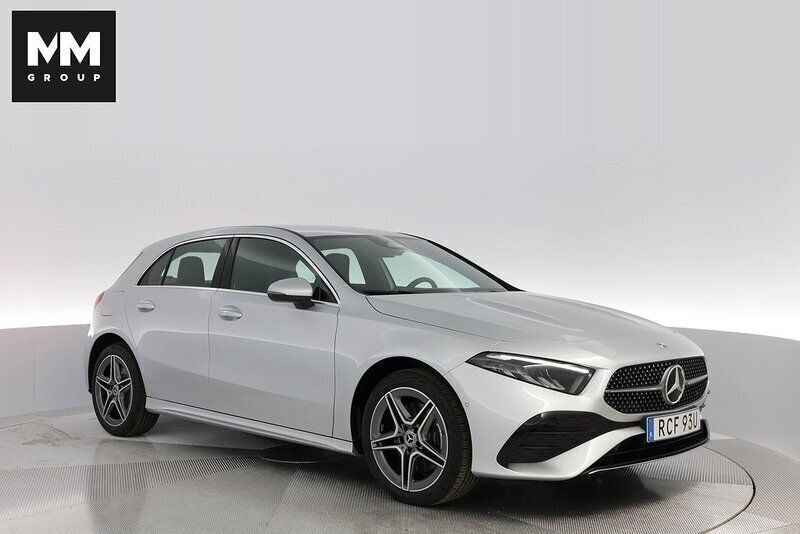 Silver Begagnad 2023 Mercedes A250 AMG Halvkombi | 394 000 kr (Marknadspris) - Bild 1/4