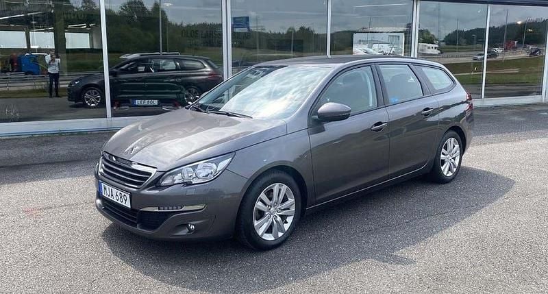 Mörkgrå Begagnad 2017 Peugeot 308 Active Kombi | 96 500 kr (Lite dyr) - Bild 1/4