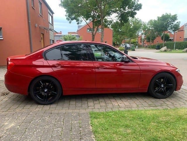 Begagnad 2012 BMW 320 Sedan | 137 000 kr (Marknadspris) - Bild 1/3