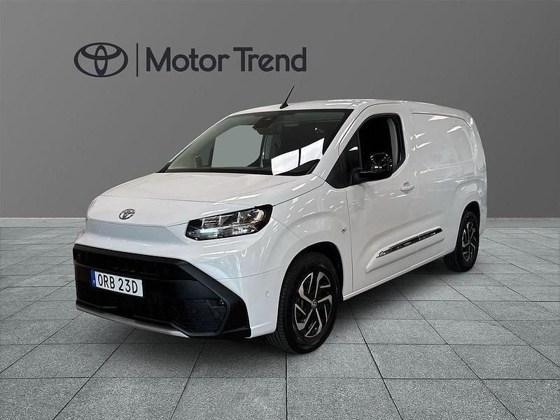 Vit Ny 2024 Toyota Proace City Van | 499 900 kr (Lite dyr) - Bild 1/4