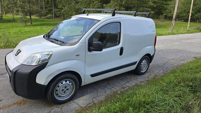 Vit Begagnad 2014 Peugeot Bipper Minibuss | 44 900 kr (Lite dyr) - Bild 1/4