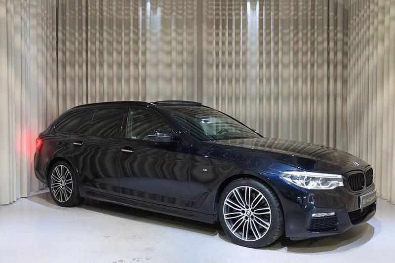 Svart Begagnad 2018 BMW 540 M Sport Kombi | 349 900 kr (Marknadspris) - Bild 1/4