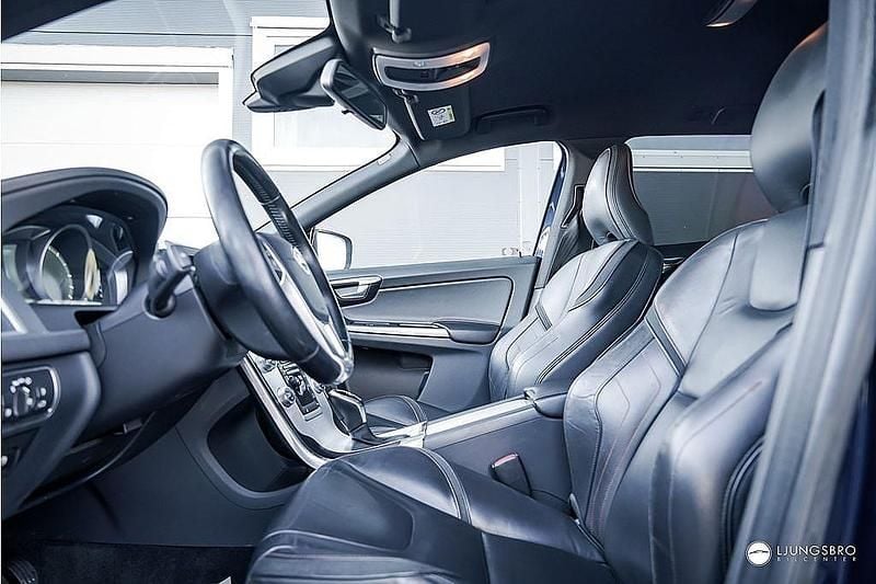 Begagnad Volvo XC60 Ocean Race 181 HK (133 kW) 2015 Blå SUV