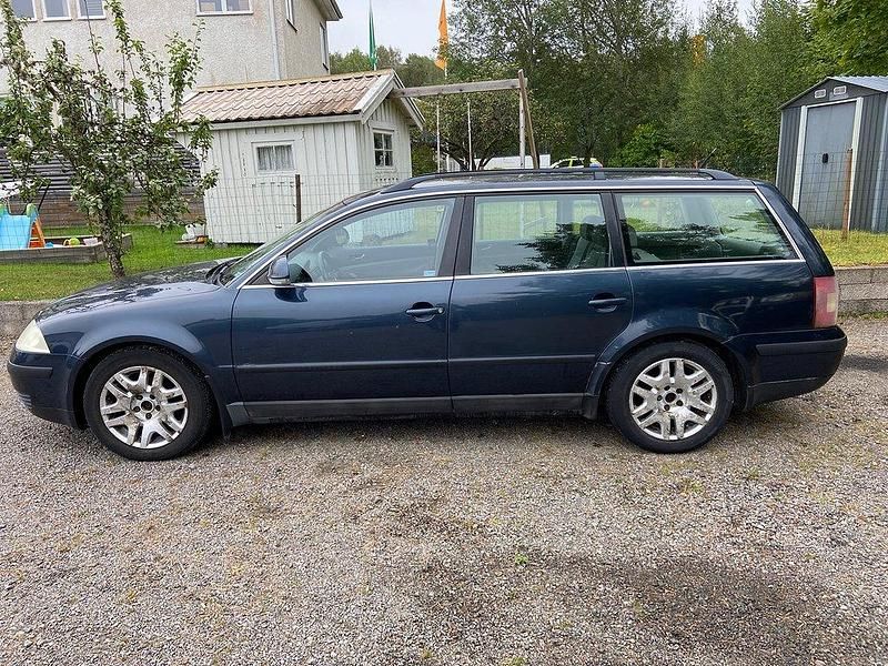 Mörkgrå Begagnad 2004 VW Passat Trendline Kombi | 22 500 kr (Marknadspris) - Bild 1/4