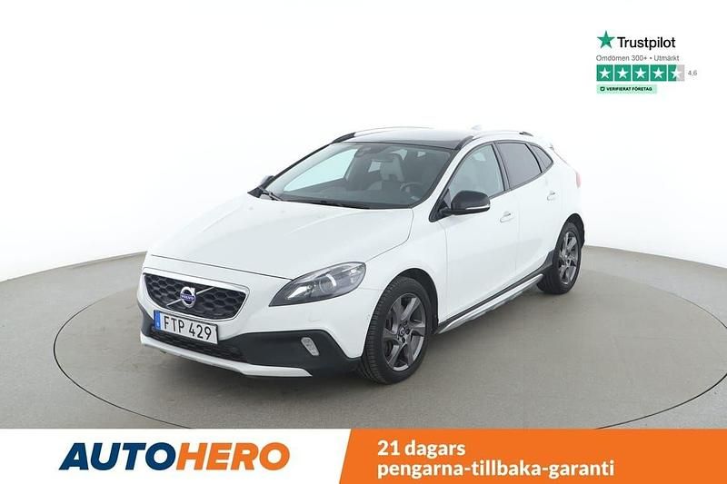 Vit Begagnad 2016 Volvo V40 CC Summum Kombi | 200 000 kr (Marknadspris) - Bild 1/4