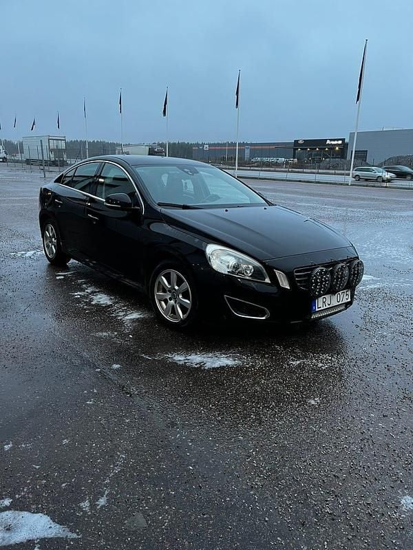 Begagnad 2011 Volvo S60 Sedan | 65 000 kr - Bild 1/4