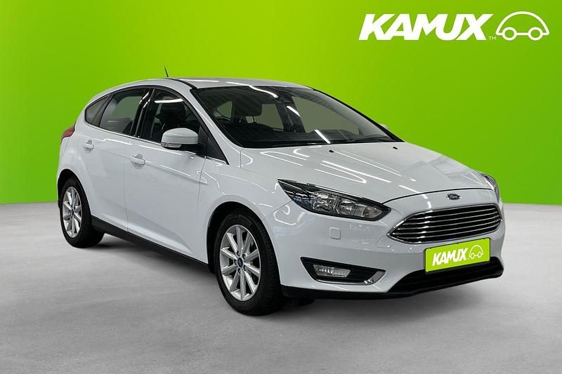 Vit Begagnad 2017 Ford Focus Titanium Halvkombi | 98 700 kr (Marknadspris) - Bild 1/4