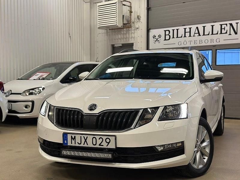 Vit Begagnad 2018 Skoda Octavia Ambition Kombi | 184 900 kr (Marknadspris) - Bild 1/4