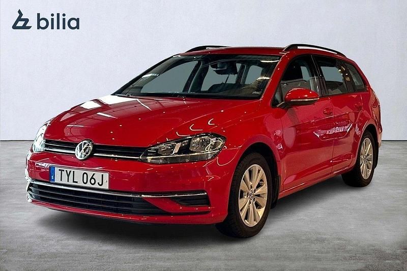 Röd (tornado röd) Begagnad 2020 VW Golf VII Kombi | 214 900 kr (Marknadspris) - Bild 1/4