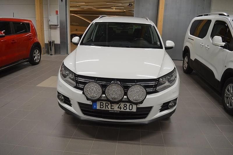 Vit Begagnad 2014 VW Tiguan Sportline SUV | 129 000 kr (Marknadspris) - Bild 1/4