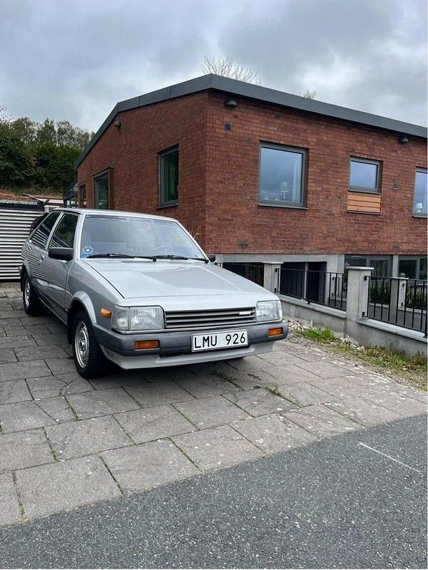 Begagnad 1983 Mazda 323 Halvkombi | 31 000 kr - Bild 1/4
