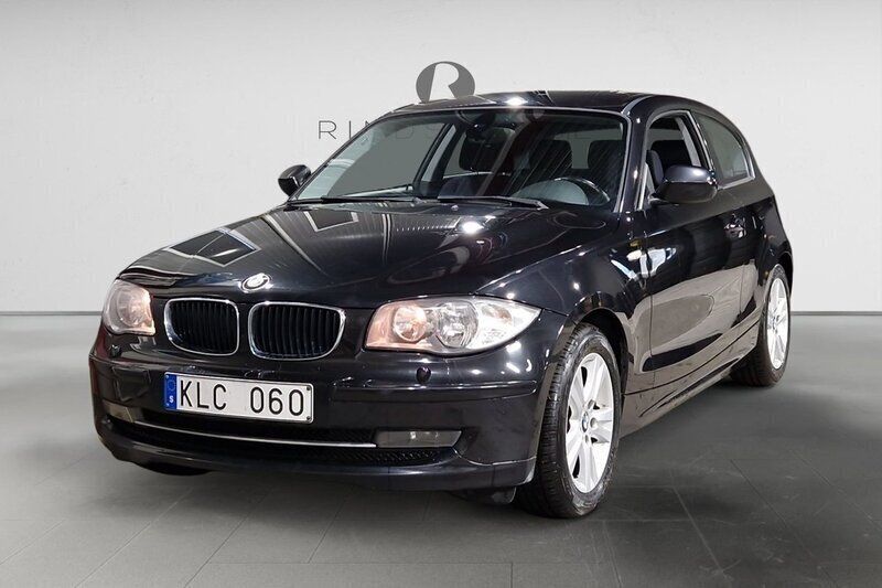 Svart Begagnad 2010 BMW 118 Advantage Halvkombi | 79 900 kr (Marknadspris) - Bild 1/3