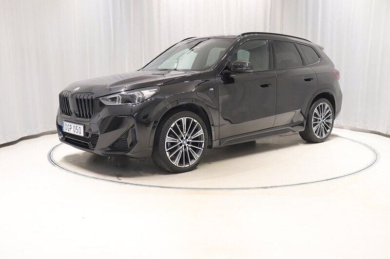 Svart Begagnad 2023 BMW X1 M Sport SUV | 498 800 kr (Bra pris) - Bild 1/4