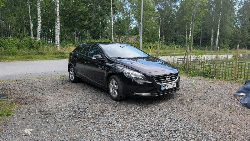 Svart Begagnad 2013 Volvo V40 Kinetic Kombi | 85 000 kr (Bra pris) - Bild 1/4