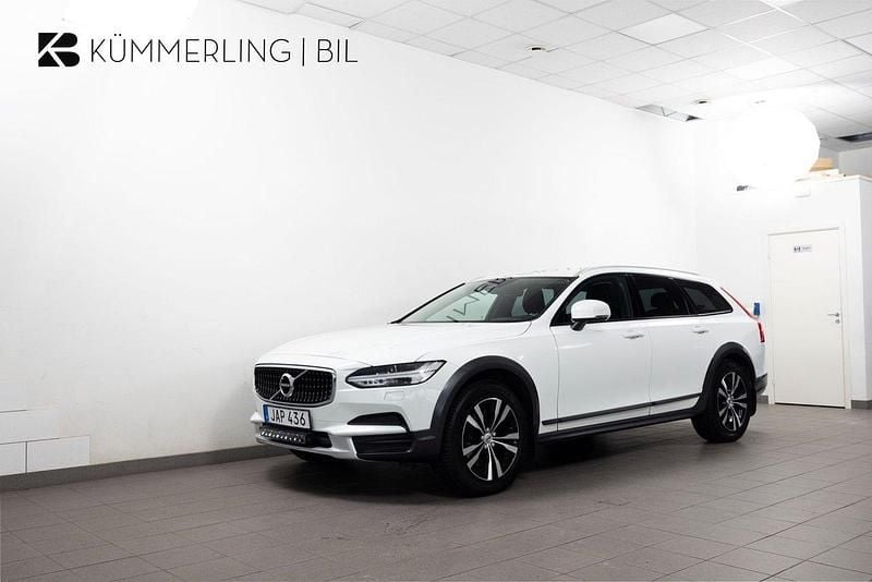Vit Begagnad 2018 Volvo V90 CC Momentum Kombi | 309 900 kr (Marknadspris) - Bild 1/4