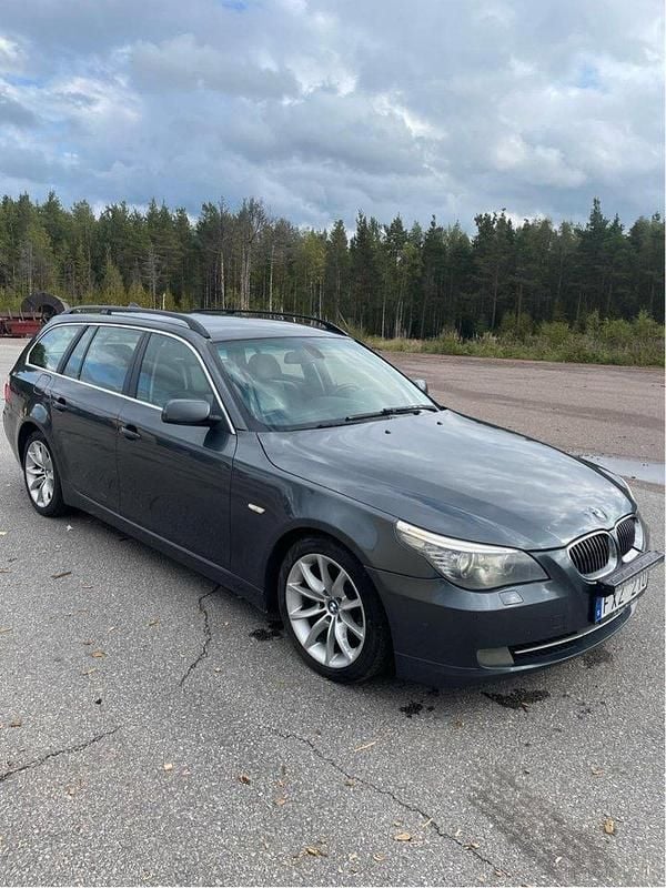 Grå Begagnad 2008 BMW 525 Kombi | 50 000 kr (Bra pris) - Bild 1/4