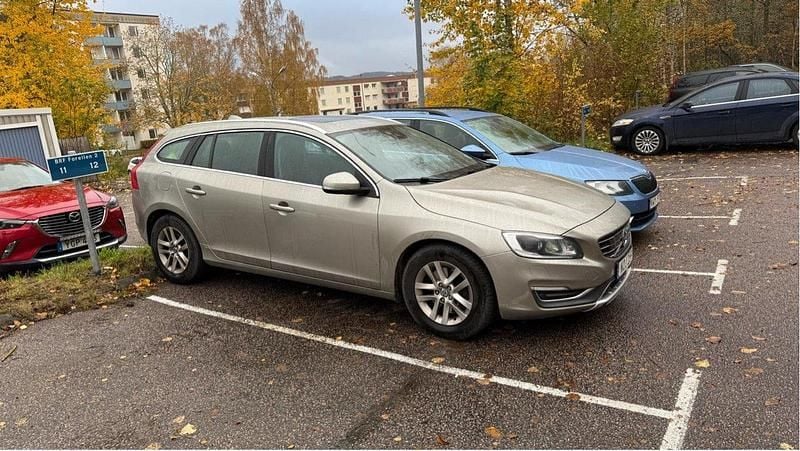 Brun Begagnad 2015 Volvo V60 Summum Kombi | 90 000 kr (Bra pris) - Bild 1/4