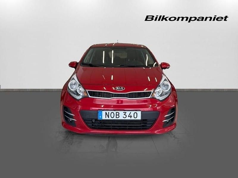 Begagnad Kia Rio 84 HK (61 kW) 2016 Röd Halvkombi