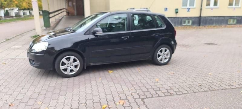 Svart Begagnad 2008 VW Polo Comfortline Halvkombi | 19 900 kr (Marknadspris) - Bild 1/4