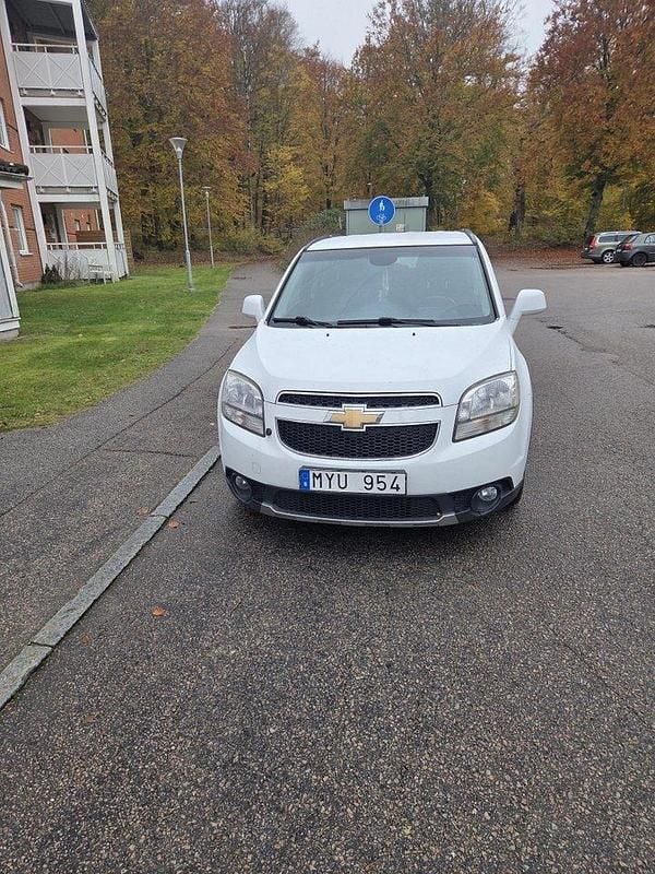 Vit Begagnad 2011 Chevrolet Orlando Minibuss | 75 000 kr (Lite dyr) - Bild 1/4