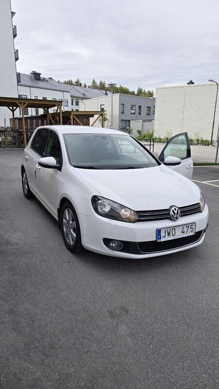 Vit Begagnad 2009 VW Golf VI Halvkombi | 60 000 kr (Marknadspris) - Bild 1/4