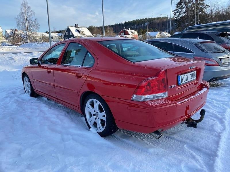 Begagnad Volvo S60 Summum 209 HK (153 kW) 2007 Röd Sedan