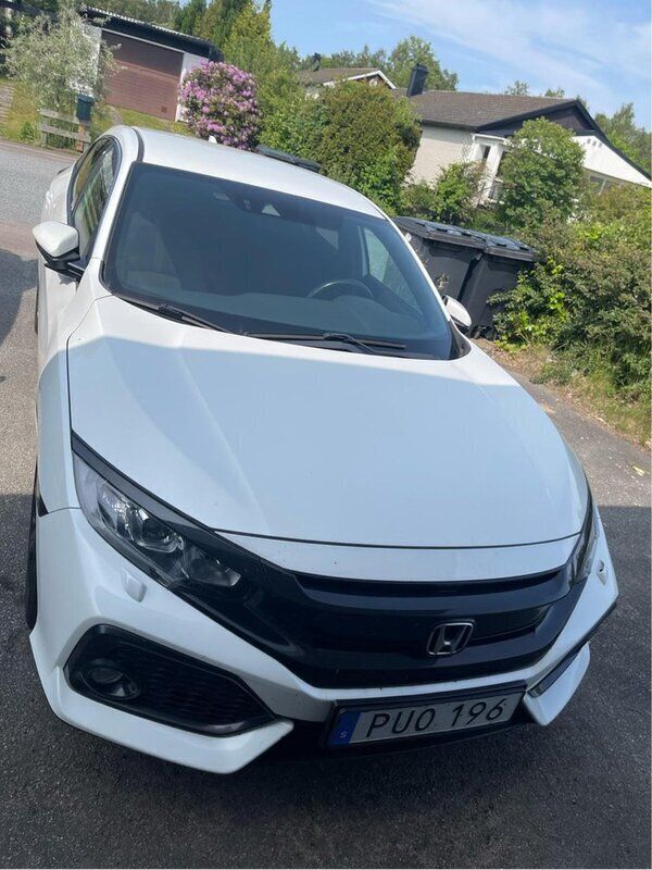 Vit Begagnad 2017 Honda Civic Elegance Halvkombi | 150 000 kr (Marknadspris) - Bild 1/4