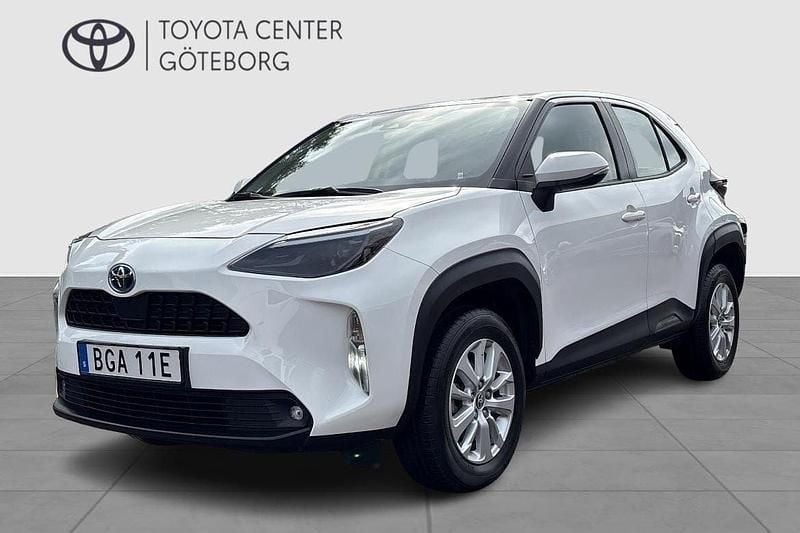 Vit Begagnad 2022 Toyota Yaris Cross Active SUV | 254 900 kr (Marknadspris) - Bild 1/3