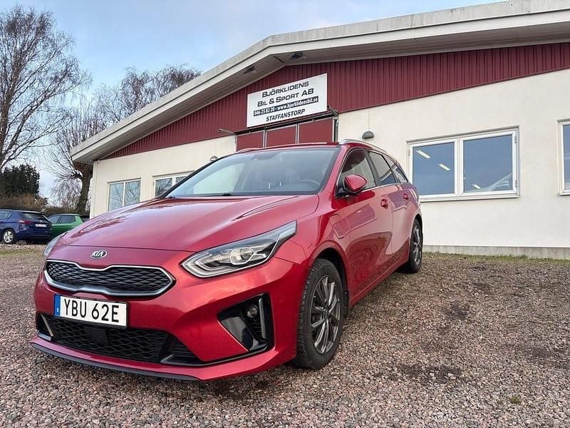 Röd Begagnad 2021 Kia Ceed Sportswagon Kombi | 209 000 kr (Bra pris) - Bild 1/4