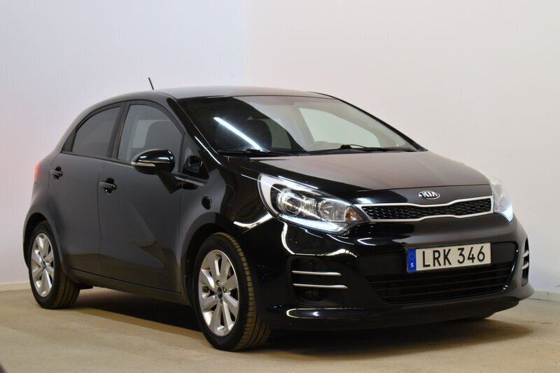 Svart Begagnad 2014 Kia Rio Halvkombi | 69 800 kr (Marknadspris) - Bild 1/4