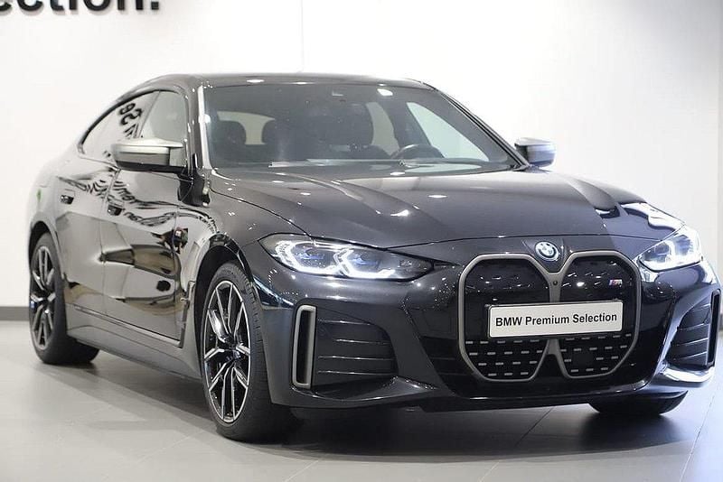 Svart Begagnad 2022 BMW i4 M Sport Sedan | 489 000 kr (Marknadspris) - Bild 1/3