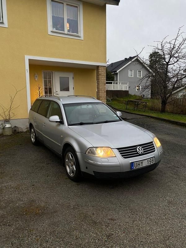 Begagnad 2004 VW Passat Kombi | 16 000 kr (Marknadspris) - Bild 1/4