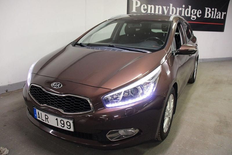 Brun Begagnad 2013 Kia Ceed Sportswagon Comfort Kombi | 59 900 kr (Marknadspris) - Bild 1/4