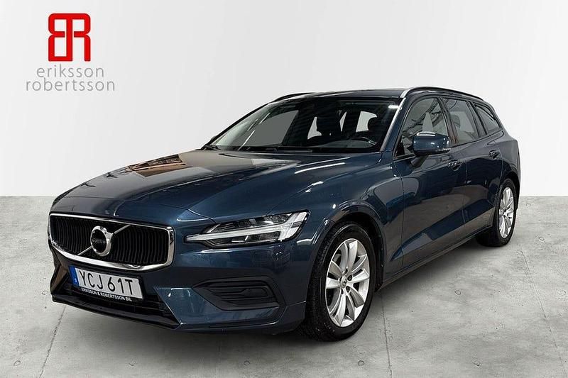 Mörkblå (blå) Begagnad 2019 Volvo V60 Momentum Kombi | 249 900 kr (Marknadspris) - Bild 1/4
