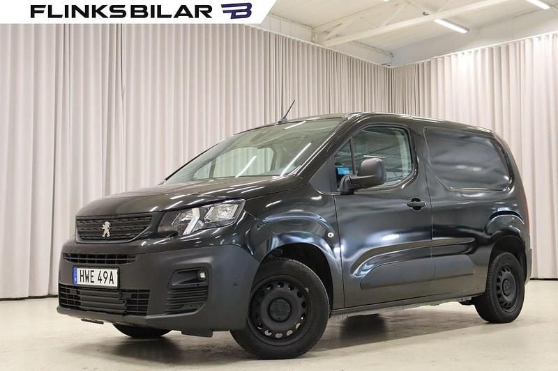 Grå (svart) Begagnad 2020 Peugeot Partner Minibuss | 179 900 kr (Bra pris) - Bild 1/4