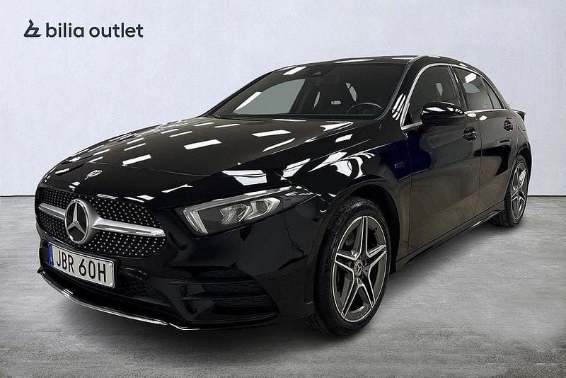 Svart Begagnad 2020 Mercedes A250 AMG Halvkombi | 239 000 kr (Marknadspris) - Bild 1/4