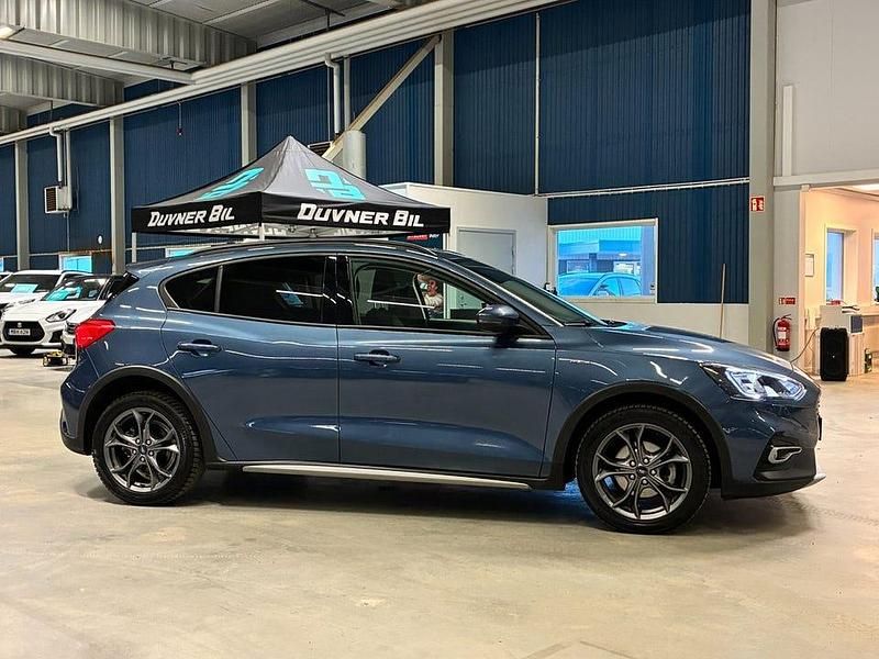 Begagnad Ford Focus Active 125 HK (91 kW) 2021 Blå Halvkombi