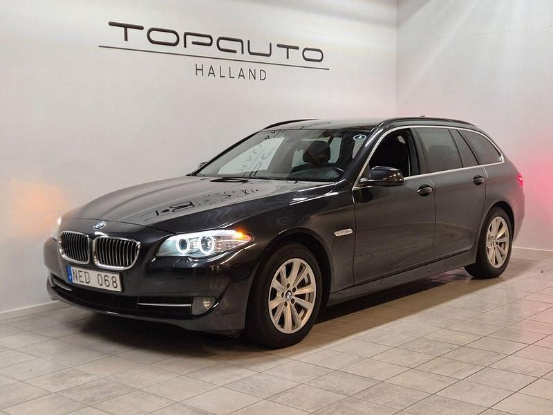 Grå Begagnad 2013 BMW 525 Kombi | 139 900 kr (Marknadspris) - Bild 1/4