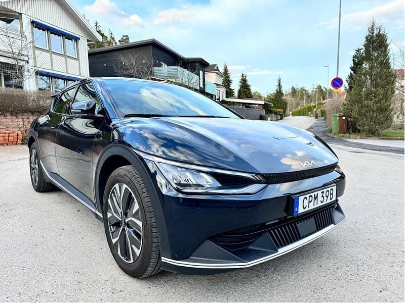 Blå Begagnad 2023 Kia EV6 4 SUV | 402 500 kr (Superpris) - Bild 1/4