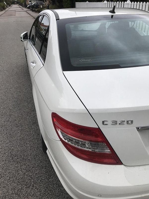 Vit Begagnad 2009 Mercedes C320 Avantgarde Sedan | 65 000 kr (Superpris) - Bild 1/4