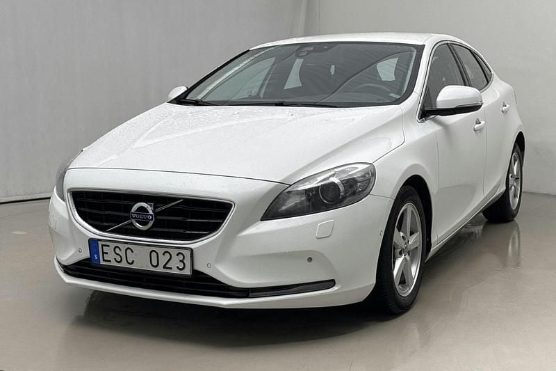 Vit Begagnad 2013 Volvo V40 | 96 000 kr (Marknadspris) - Bild 1/4
